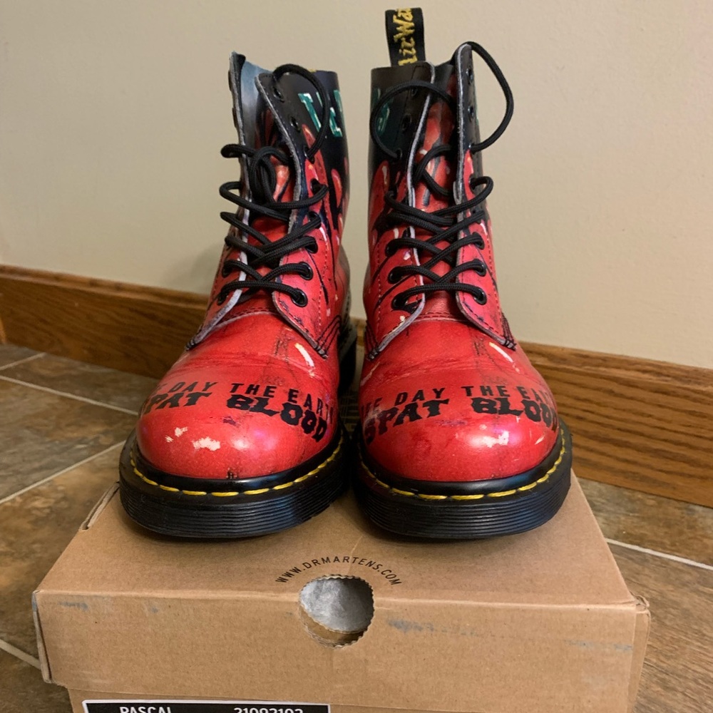 Dr. Marten Demented Are Go boots size women US 8
